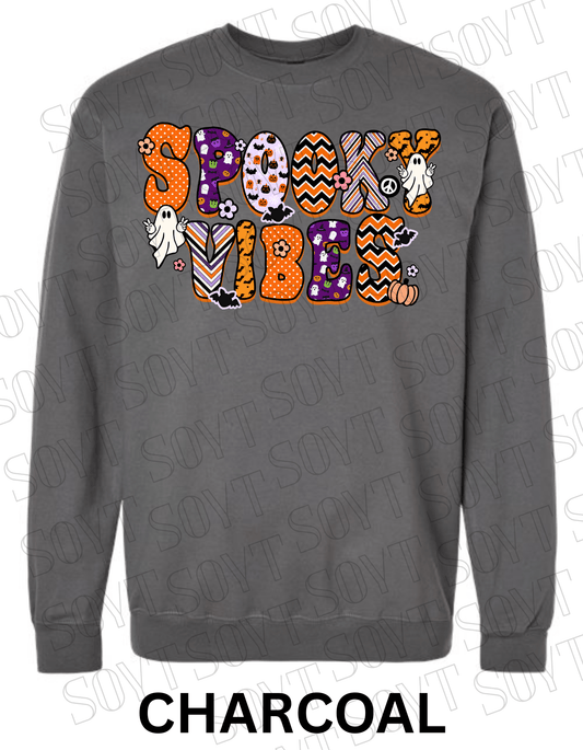 Spooky Vibes Halloween Sweatshirt – Retro Ghosts & Pumpkin Fall Fleece Pullover - Festive Apparel StoreCharcoal